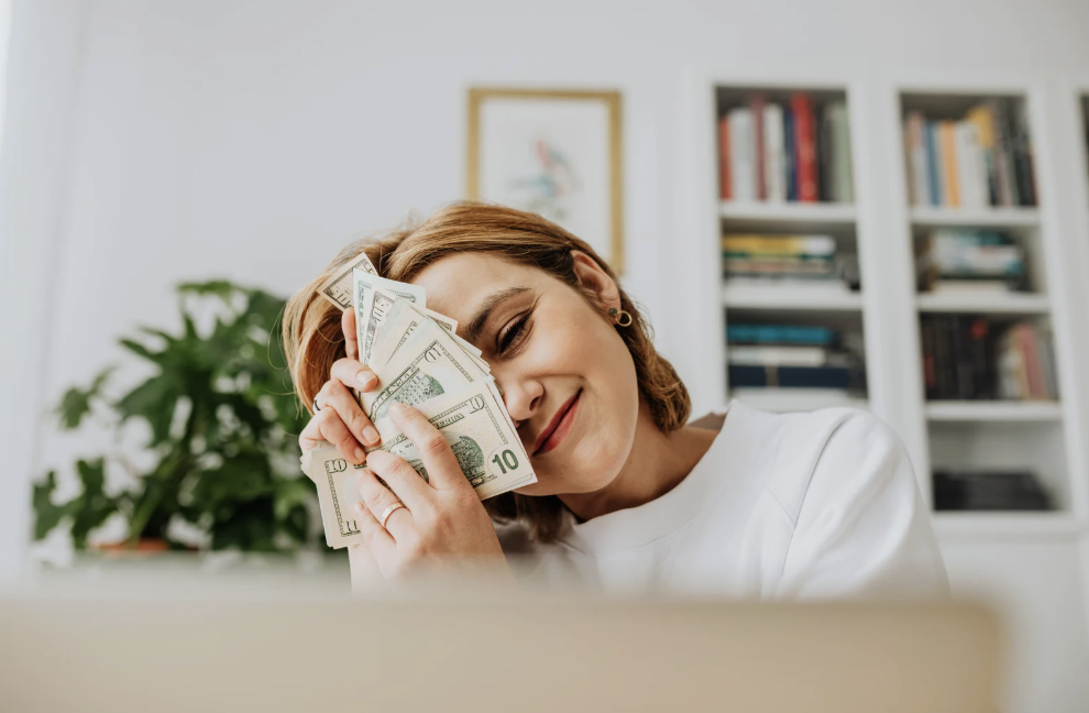 Life Coach Carisa discussing how to rewire money mindset and generational financial anxiety.